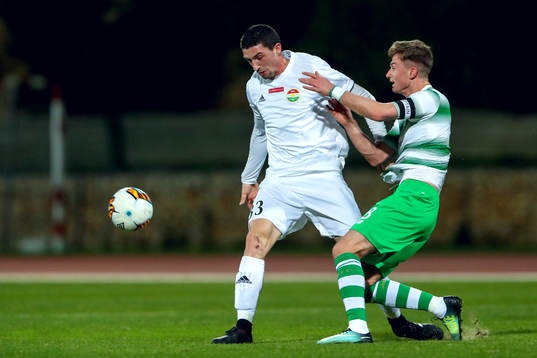 Dalkurds Irfan Jasarevic och Shamrock Rovers Paul Corry