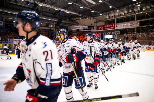 Linköpings +li jublar och tackar Karlskrona