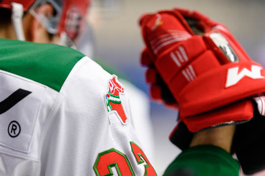 Dalahäst på Moras matchtröja före ishockeymatchen i SHL