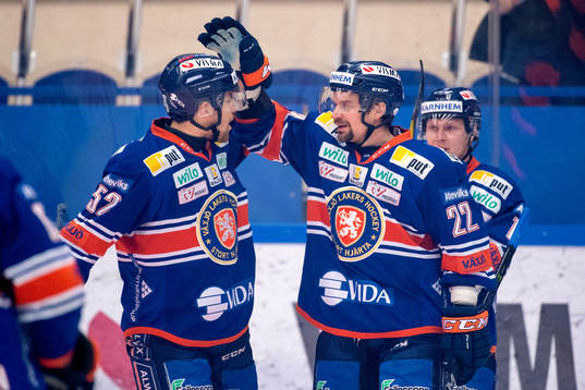 Växjös Arvid Lundberg och Janne Pesonen jublar