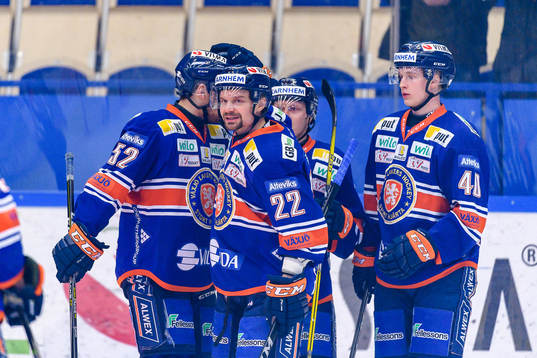 Växjös Janne Pesonen jublar
