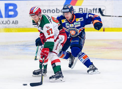 Moras David Kase jagas av Växjös Oliver Bohm