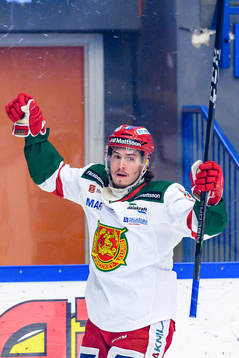Moras Robin Johansson jublar