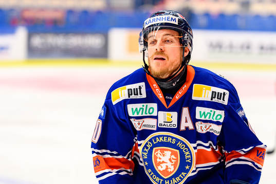 Växjös Erik Josefsson jublar