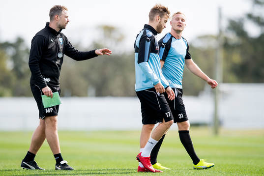 Malmö FFs tränare Magnus Pehrsson och Rasmus Bengtsson