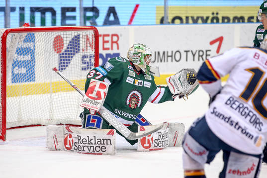 Frölundas målvakt Johan Gustafsson och Djurgårdens