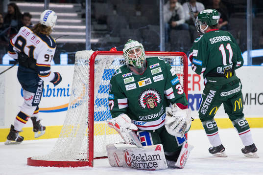 Frölundas målvakt Johan Gustafsson deppar