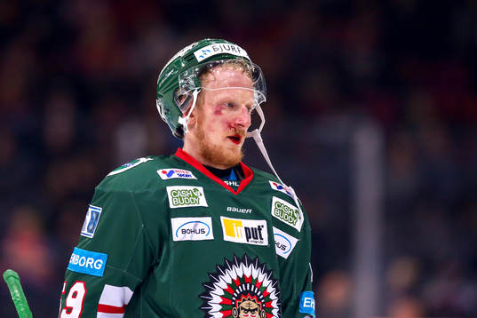 Frölundas Simon Hjalmarsson blöder