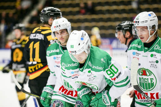 Rögles Ted Brithén grinar illa