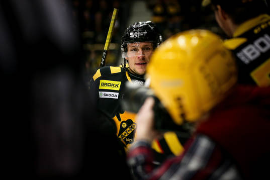Skellefteås Jesper Olofsson jublar
