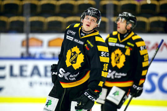 Skellefteås Linus Lindström jublar