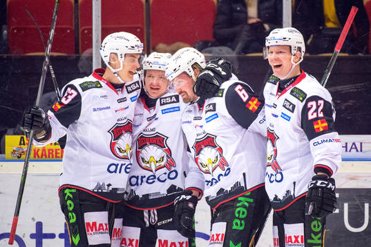 Malmö Redhawks Stefan Warg jublar med lagkamrater