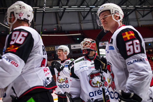 Malmö Redhawks Lars Bryggman , målvakt Oscar Alsenfelt