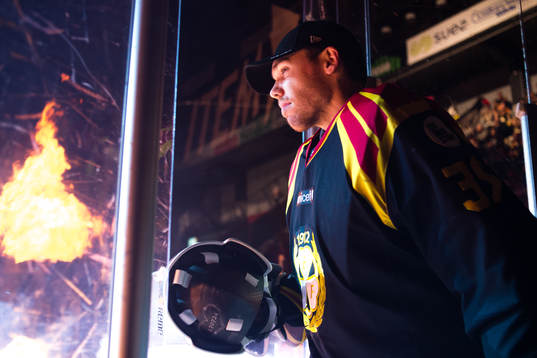 Brynäs målvakt Linus Fernström före ishockeymatchen i