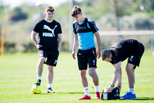 Malmö FFs Pavle Vagic reser sig upp