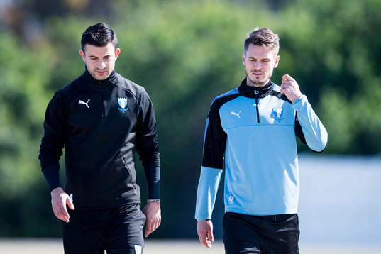 Malmö FFs Behrang Safari och Markus Rosenberg ankommer