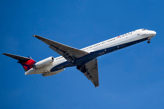 Ett flygplan från Delta påväg
