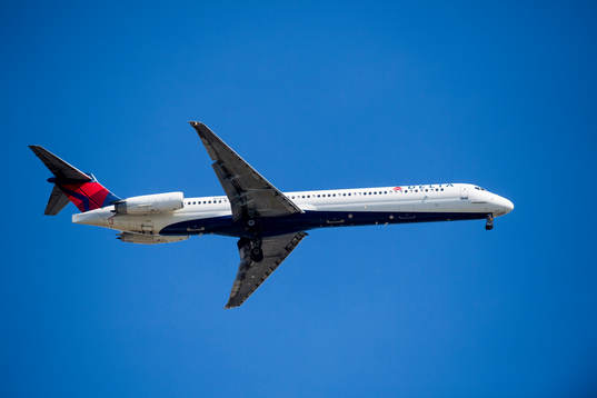 Ett flygplan från Delta påväg