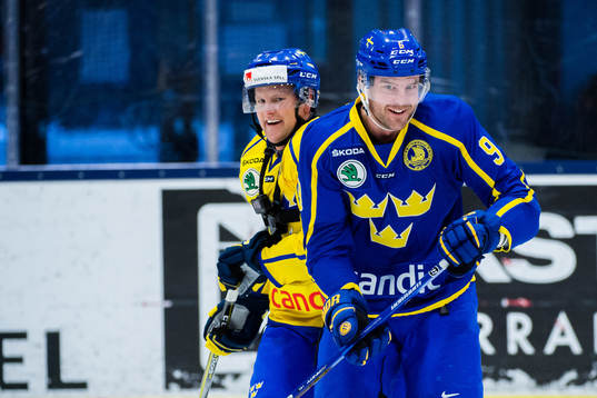 Niklas Jihde tacklar Patrik Hersley