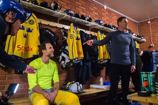 Peter Jihde och Niklas Jihde före en ishockeyträning med