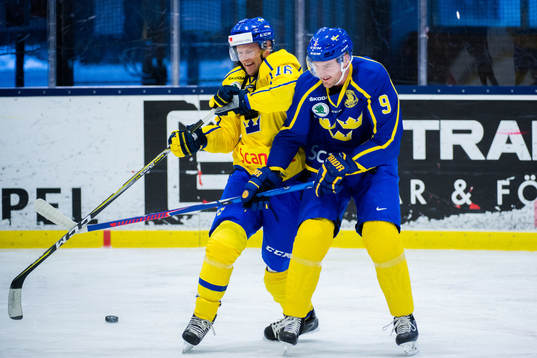 Niklas Jihde tacklar Patrik Hersley