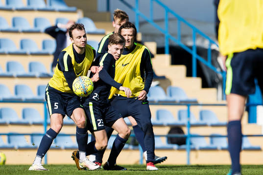 Norrköpings Lars Krogh Gerson i kamp om bollen med Jakob