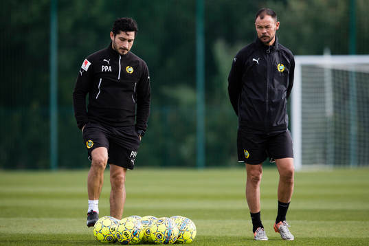 Hammarbys assisterande tränare Pablo Pinones-Arce och