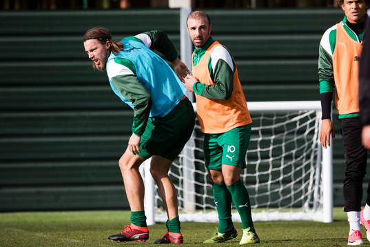 Hammarbys Björn Paulsen grinar illa