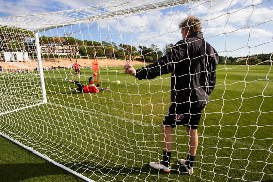 Hammarbys målvaktstränare följer en övning