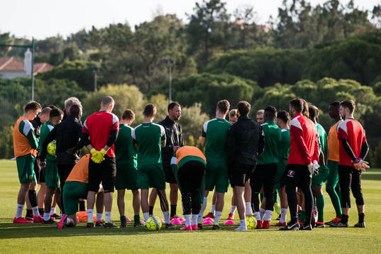 Hammarbys assisterande tränare Joachim Björklund håller