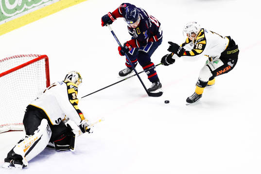 Linköpings Derek Roy oroar framför Skellefteås målvakt