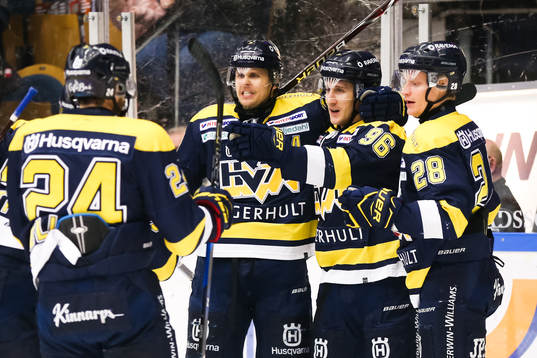s Bill Sweatt och Anton Bengtsson jublar