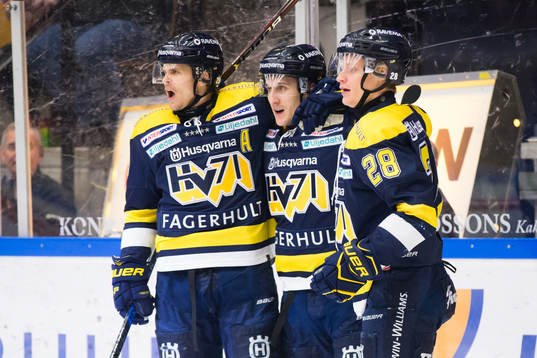 s David Ullström, Bill Sweatt och Anton Bengtsson jublar