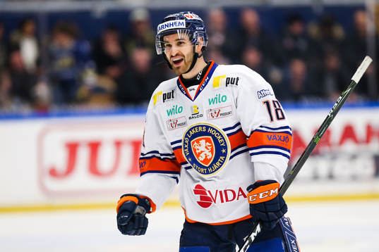 Växjös Andrew Calof jublar