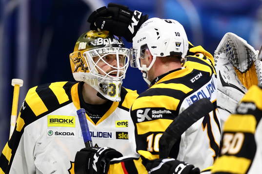 Skellefteås målvakt Joni Ortio och Joakim Lindström