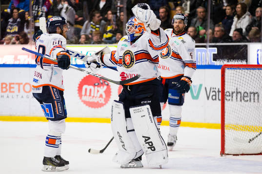 Växjös Erik Josefsson, målvakt Viktor Fasth och Noah