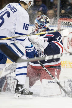 Mitchell Marner och Henrik Lundqvist