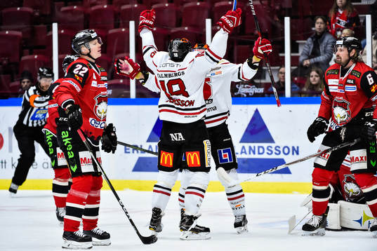 Örebros Joakim Andersson och Johan Wiklander jublar