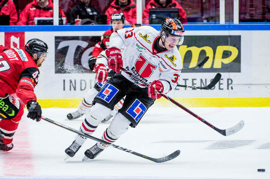 Malmö Redhawks Nichlas Hardt mot Örebros Christopher