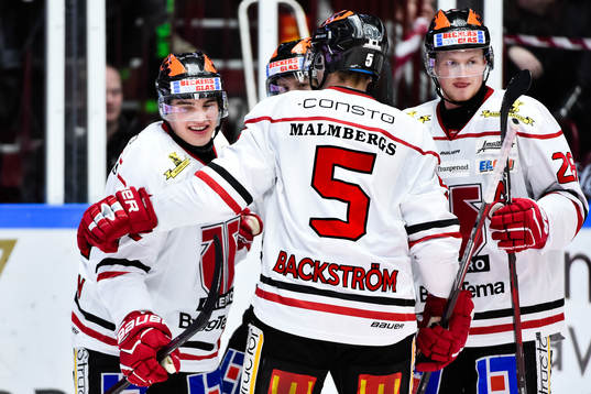 Örebros Glenn Gustafsson jublar