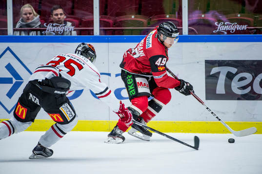 Malmö Redhawks Rhett Rakhshani mot Örebros Kalle Olsson