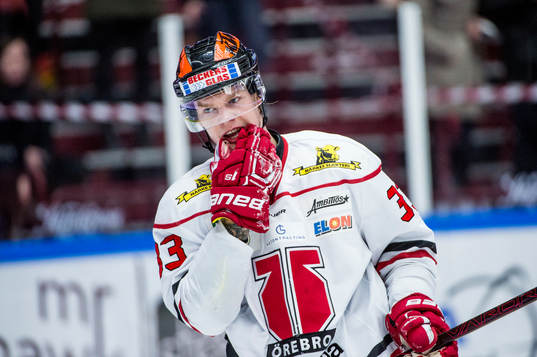 Örebros Christopher Mastomäki tar sig för munnen