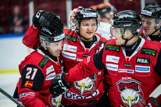 Malmö Redhawks Andy Miele jublar med Rhett Rakhshani