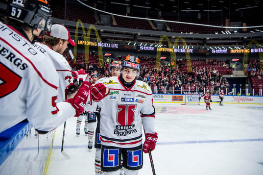 Örebros Glenn Gustafsson jublar