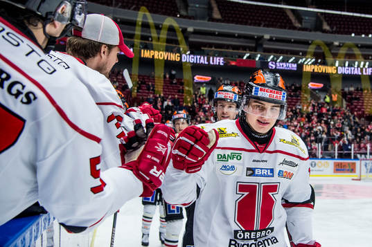 Örebros Glenn Gustafsson jublar