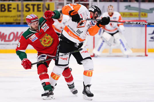 Moras Jacob Nilsson och Karlskronas Morten Madsen underi