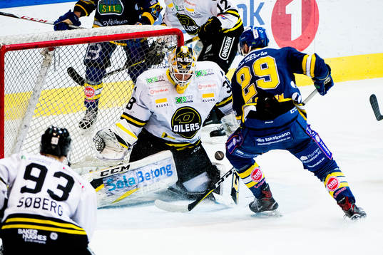 Goaltender Henrik Holm of Stavanger Oilers and Robin