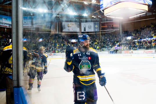 Robin Dahlstrøm of Storhamar celebrates 3-1