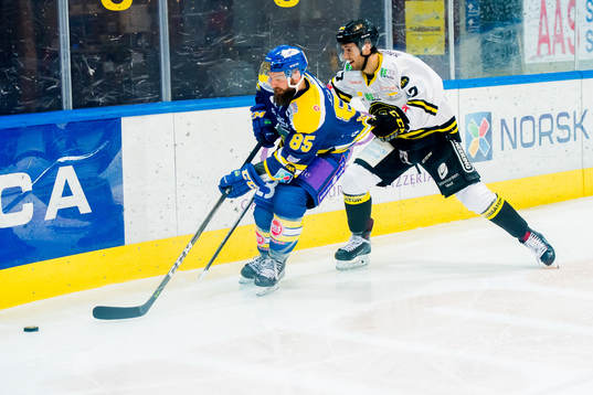 Lars Erik Hesbråten of Storhamar and Eirik Østrem Salsten