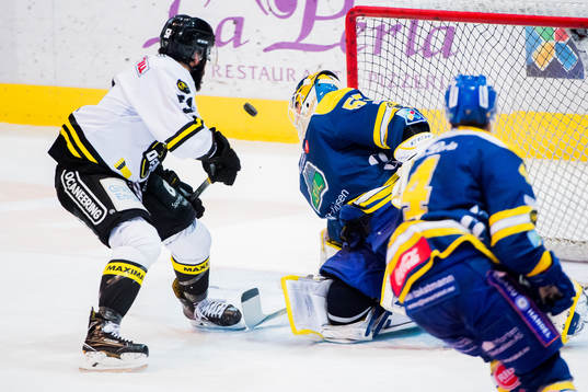 Philippe Cornet of Stavanger Oilers and goaltender Oskar